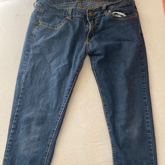 Size 7 blue jeans straight legged worn some but still in great condition - Picture 1 of 2